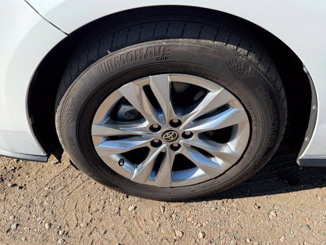 Used 2022 Toyota Sienna Limited AWD/4WD image 11