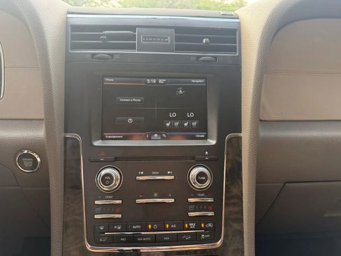 Used 2015 Lincoln Navigator 4WD image 22