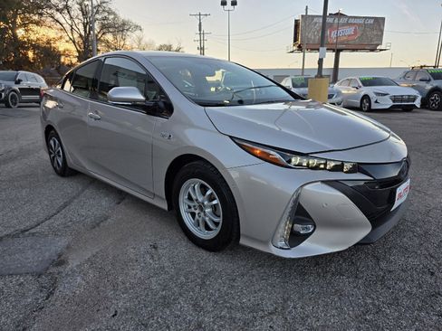 Used 2017 Toyota Prius Prime Plus image 3