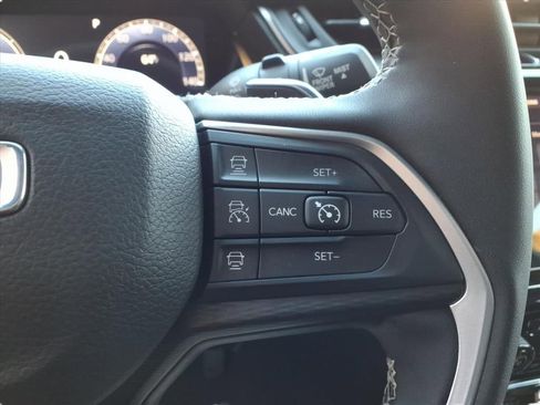 Used 2023 Jeep Grand Cherokee L Altitude image 24