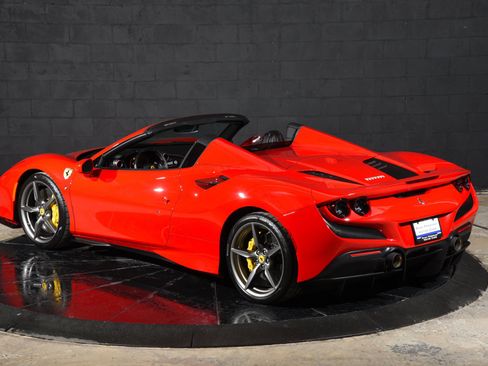 Used 2022 Ferrari F8 Tributo RWD image 13