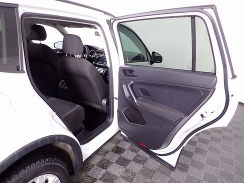 Used 2018 Volkswagen Tiguan S image 35