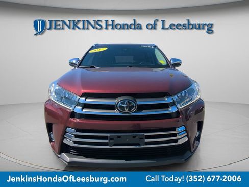 Used 2017 Toyota Highlander Limited image 9