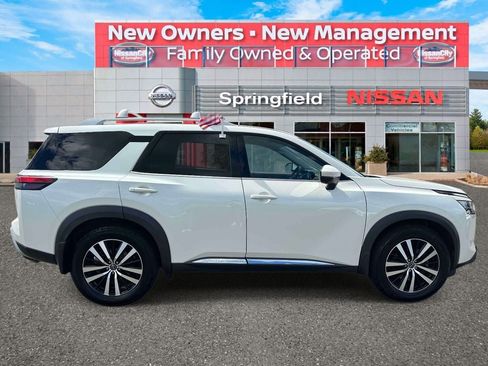 Used 2023 Nissan Pathfinder Platinum AWD/4WD image 4