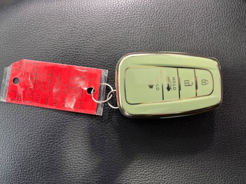 Used 2022 Toyota RAV4 XLE w/ Convenience Package image 31