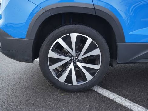 Used 2023 Volkswagen Taos SE w/ Panoramic Sunroof Package image 40