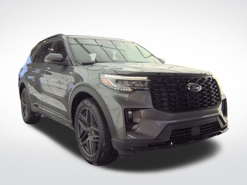 Used 2025 Ford Explorer ST-Line w/ ST-Line Street Pack image 4