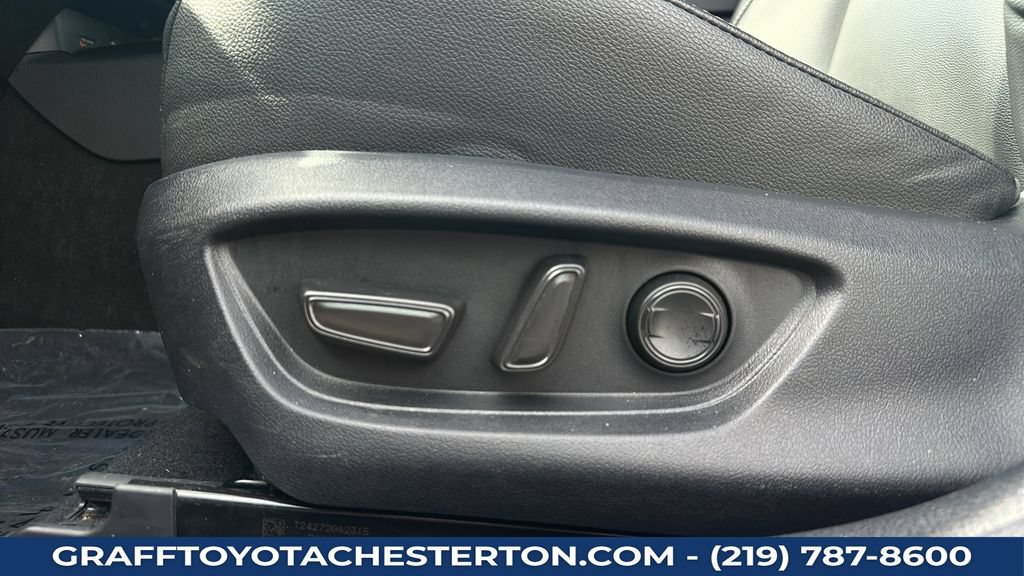 Used 2025 Toyota Camry SE FWD image 15