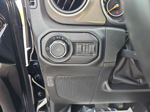 Used 2020 Jeep Wrangler Sport image 28