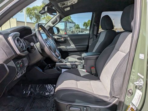 Used 2022 Toyota Tacoma TRD Off-Road AWD/4WD image 20