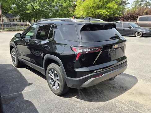 Used 2025 Chevrolet Equinox LT w/ Convenience Package II image 2