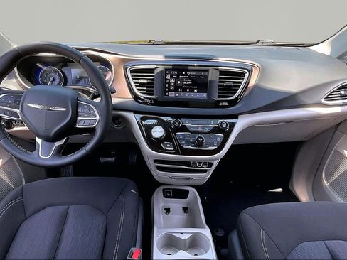 Used 2023 Chrysler Voyager LX FWD image 7