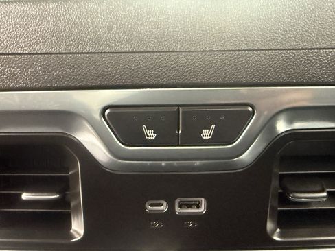 Used 2026 GMC Sierra 1500 SLT image 32