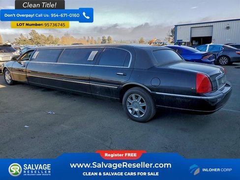 Used 2003 Lincoln Town Car Executive image 3