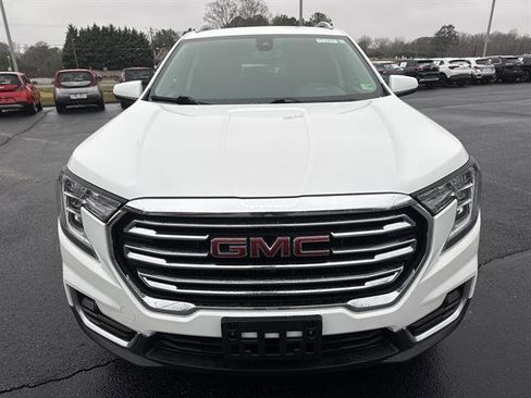 Used 2023 GMC Terrain SLT image 2