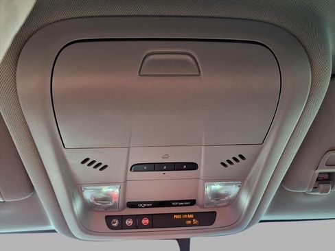 Used 2022 GMC Terrain AT4 image 17