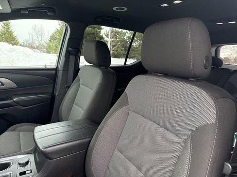Used 2023 Chevrolet Traverse LT image 18