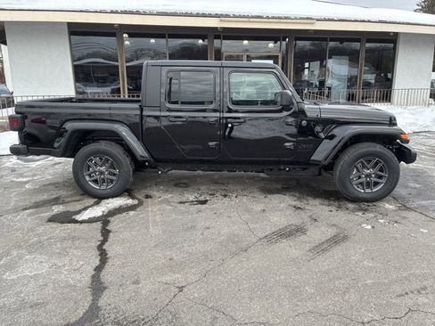 New 2026 Jeep Gladiator Sport image 9