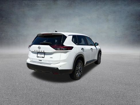 Used 2024 Nissan Rogue S image 5