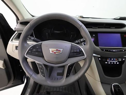 Used 2017 Cadillac XT5 Luxury w/ Driver Awareness Package image 12