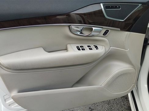 Used 2019 Volvo XC90 T6 Momentum w/ Protection Package Premier image 8