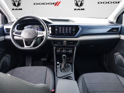 Used 2024 Volkswagen Taos SE w/ Black Wheel Package image 9