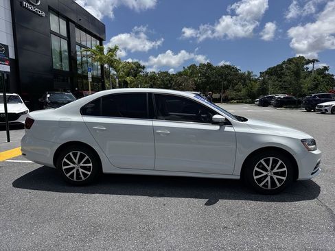 Used 2017 Volkswagen Jetta SE FWD image 5