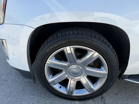 Used 2018 Cadillac Escalade ESV Luxury RWD image 13