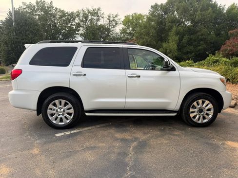 Used 2010 Toyota Sequoia Platinum AWD/4WD image 5