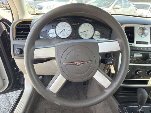 Used 2010 Chrysler 300 Touring RWD image 34