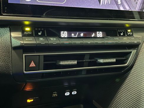 Used 2025 Toyota Camry SE w/ Multimedia Upgrade Package image 22