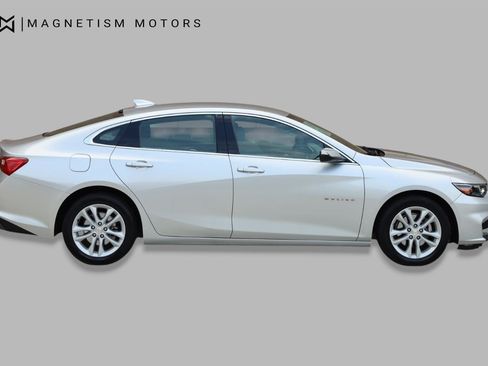 Used 2018 Chevrolet Malibu LT w/ Driver Confidence Package FWD image 2