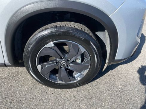 Used 2025 Nissan Rogue SV FWD image 32