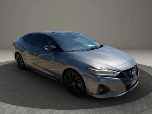 Used 2019 Nissan Maxima SR w/ Premium Package FWD image 3