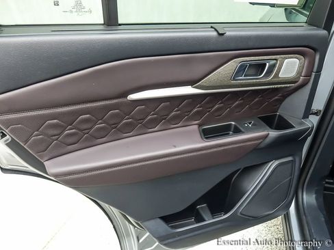 Used 2025 Ford Explorer Platinum w/ LUX Leather Package image 23