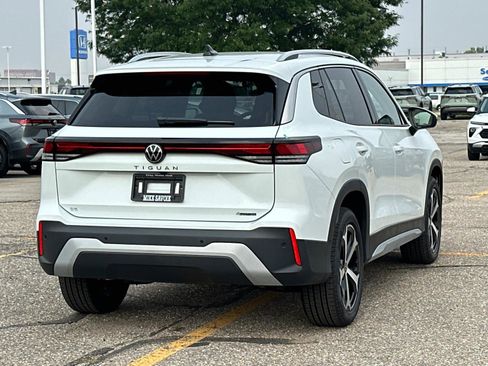 New 2025 Volkswagen Tiguan SE image 5