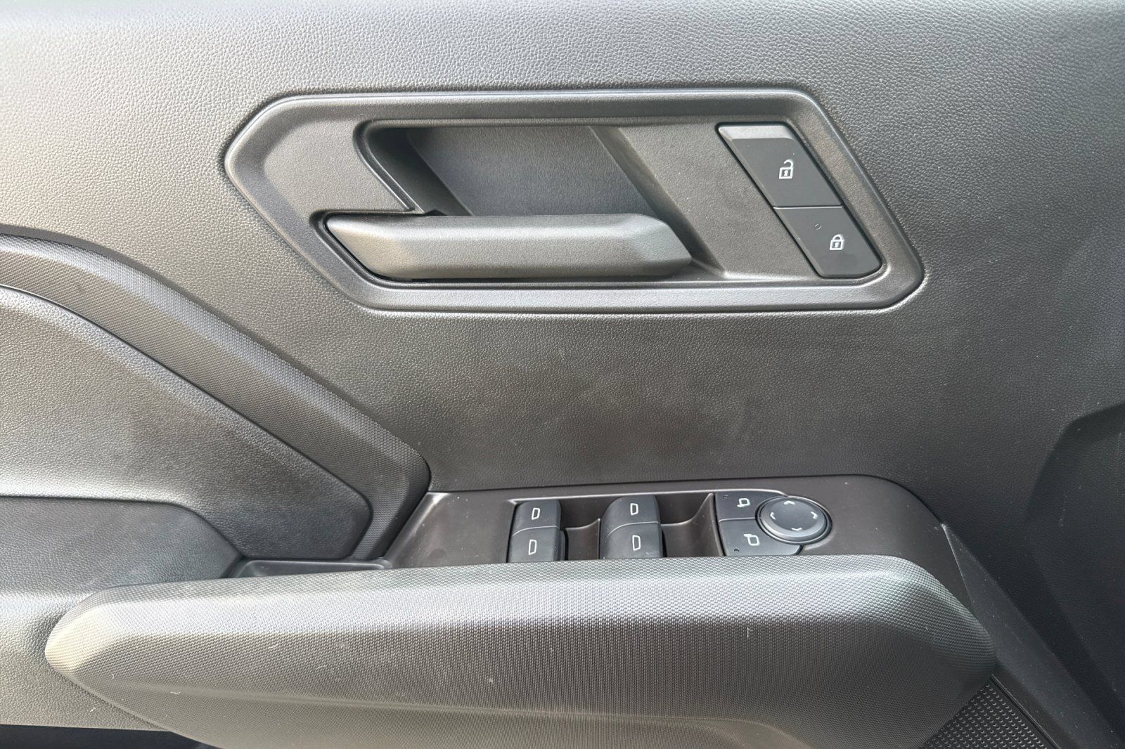 Used 2024 Chevrolet Colorado W/T AWD/4WD image 10