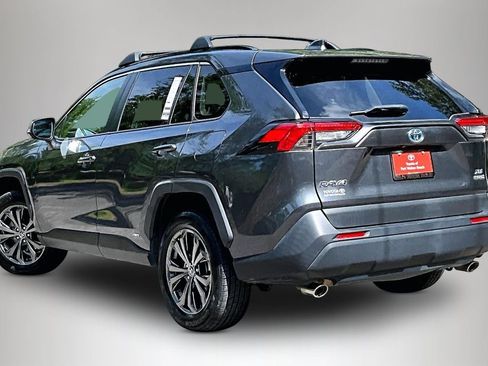 Used 2022 Toyota RAV4 XLE Premium AWD/4WD image 4