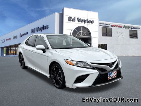 Used 2020 Toyota Camry XSE image 1