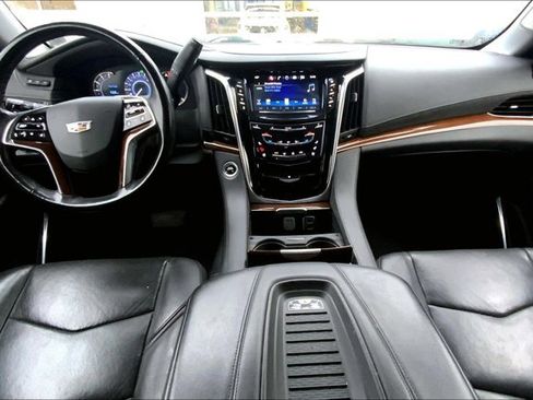 Used 2020 Cadillac Escalade Luxury image 14