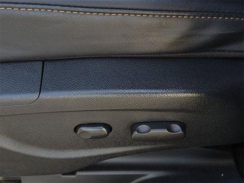 Certified 2022 Chevrolet Trax LT w/ LT Convenience Package image 28