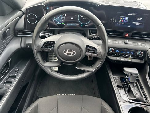 Certified 2025 Hyundai Elantra SEL image 14