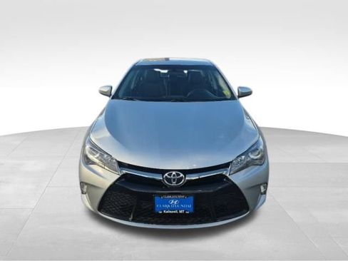 Used 2017 Toyota Camry SE image 2