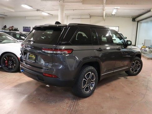 New 2022 Jeep Grand Cherokee Trailhawk w/ Luxury Tech Group III image 5