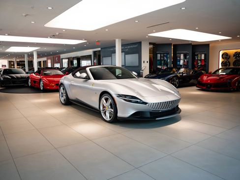 Used 2024 Ferrari Roma Spider image 31