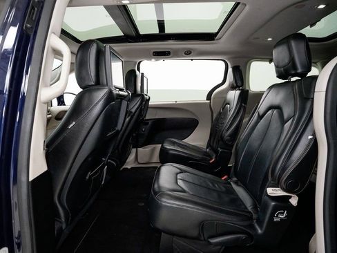 Used 2019 Chrysler Pacifica Touring-L Plus w/ Advanced Safetytec Group image 29