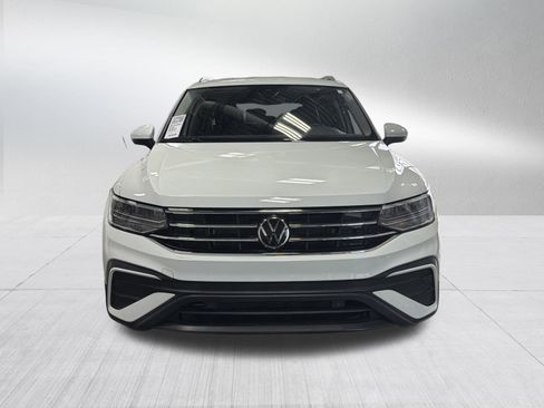Used 2024 Volkswagen Tiguan SE image 2