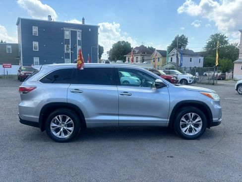 Used 2014 Toyota Highlander XLE AWD/4WD image 5
