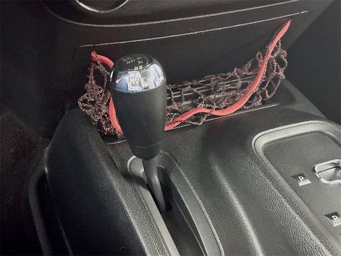 Used 2018 Jeep Wrangler Unlimited Rubicon image 19