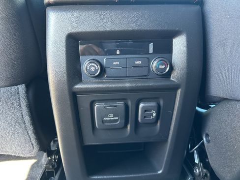 Used 2023 Chevrolet Traverse RS image 24